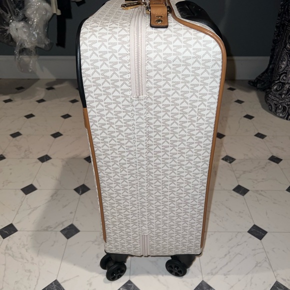 Michael Kors Brown and Cream Carry On - Picture 4 of 7